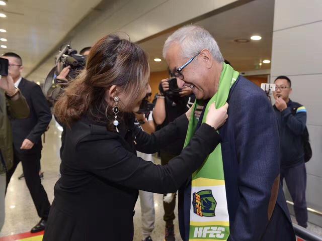 三上悠亚女教师