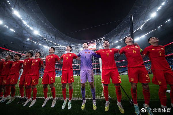一边摸上面一边摸下面视频