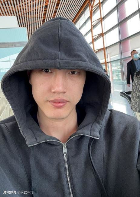 适合白色裙子的漂亮自拍
